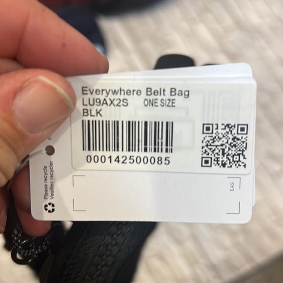 RARE 🦄 Lululemon everywhere belt bag ALL BLACK 🤩 - Picture 7 of 7